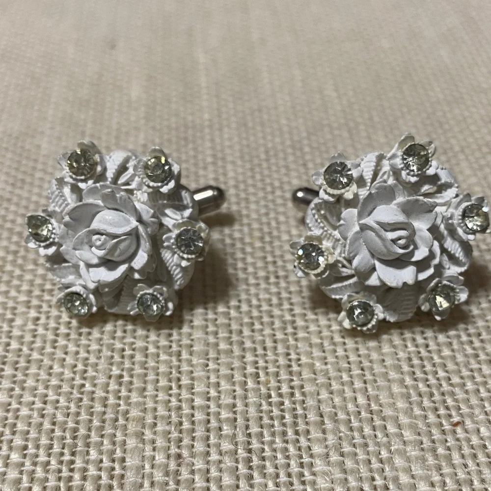 Elegant vintage White rose  Floral rhinestone cuff links